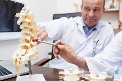 As razóns para o desenvolvemento da osteocondrose da columna vertebral