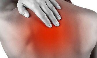 Os principais síntomas da osteocondrose cervical