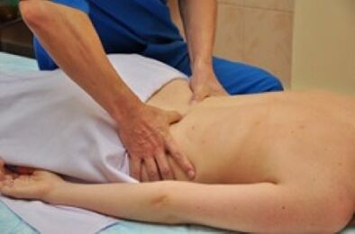 Masaxe no tratamento da osteocondrose lumbar