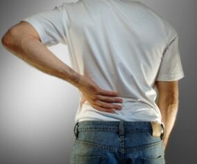 A dor lumbar é un síntoma da osteocondrose